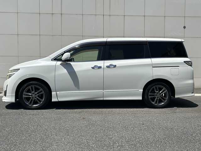日産 エルグランド 250HWS アーバンクロム 埼玉県 2012(平24)年 12.7万km ブリリアントホワイトパール (株)IDOMが運営する【じしゃロン熊谷店】の自社ローン専用車両になりますこちらは現金またはオートローンご利用時の価格です。自社ローンご希望の方は別途その旨お申付け下さい/ワンオーナー/純正HDDナビ/　CD/DVD/ワンセグ/AM/FM/Bluetooth/AUX/アラウンドビューモニター/バックカメラ/前後コーナーセンサー/フリップダウンモニター/両側パワースライドドア/黒ハーフレザーシート/後席オットマン/後席カーテン付きレール/純正ドアバイザー/アルミペダル/ビルトインETC/HIDヘッドライト/ステアリングスイッチ/プッシュスタート/スマートキー