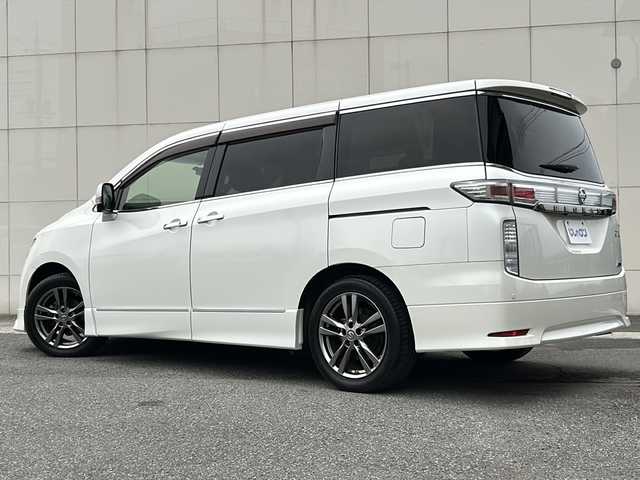 日産 エルグランド 250HWS アーバンクロム 埼玉県 2012(平24)年 12.7万km ブリリアントホワイトパール (株)IDOMが運営する【じしゃロン熊谷店】の自社ローン専用車両になりますこちらは現金またはオートローンご利用時の価格です。自社ローンご希望の方は別途その旨お申付け下さい/ワンオーナー/純正HDDナビ/　CD/DVD/ワンセグ/AM/FM/Bluetooth/AUX/アラウンドビューモニター/バックカメラ/前後コーナーセンサー/フリップダウンモニター/両側パワースライドドア/黒ハーフレザーシート/後席オットマン/後席カーテン付きレール/純正ドアバイザー/アルミペダル/ビルトインETC/HIDヘッドライト/ステアリングスイッチ/プッシュスタート/スマートキー