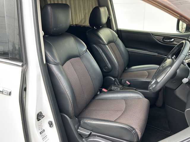 日産 エルグランド 250HWS アーバンクロム 埼玉県 2012(平24)年 12.7万km ブリリアントホワイトパール (株)IDOMが運営する【じしゃロン熊谷店】の自社ローン専用車両になりますこちらは現金またはオートローンご利用時の価格です。自社ローンご希望の方は別途その旨お申付け下さい/ワンオーナー/純正HDDナビ/　CD/DVD/ワンセグ/AM/FM/Bluetooth/AUX/アラウンドビューモニター/バックカメラ/前後コーナーセンサー/フリップダウンモニター/両側パワースライドドア/黒ハーフレザーシート/後席オットマン/後席カーテン付きレール/純正ドアバイザー/アルミペダル/ビルトインETC/HIDヘッドライト/ステアリングスイッチ/プッシュスタート/スマートキー