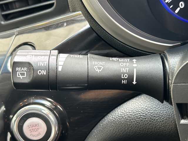 日産 エルグランド 250HWS アーバンクロム 埼玉県 2012(平24)年 12.7万km ブリリアントホワイトパール (株)IDOMが運営する【じしゃロン熊谷店】の自社ローン専用車両になりますこちらは現金またはオートローンご利用時の価格です。自社ローンご希望の方は別途その旨お申付け下さい/ワンオーナー/純正HDDナビ/　CD/DVD/ワンセグ/AM/FM/Bluetooth/AUX/アラウンドビューモニター/バックカメラ/前後コーナーセンサー/フリップダウンモニター/両側パワースライドドア/黒ハーフレザーシート/後席オットマン/後席カーテン付きレール/純正ドアバイザー/アルミペダル/ビルトインETC/HIDヘッドライト/ステアリングスイッチ/プッシュスタート/スマートキー