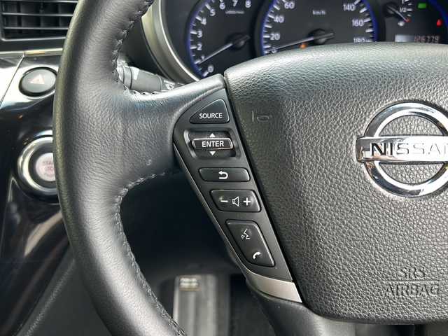 日産 エルグランド 250HWS アーバンクロム 埼玉県 2012(平24)年 12.7万km ブリリアントホワイトパール (株)IDOMが運営する【じしゃロン熊谷店】の自社ローン専用車両になりますこちらは現金またはオートローンご利用時の価格です。自社ローンご希望の方は別途その旨お申付け下さい/ワンオーナー/純正HDDナビ/　CD/DVD/ワンセグ/AM/FM/Bluetooth/AUX/アラウンドビューモニター/バックカメラ/前後コーナーセンサー/フリップダウンモニター/両側パワースライドドア/黒ハーフレザーシート/後席オットマン/後席カーテン付きレール/純正ドアバイザー/アルミペダル/ビルトインETC/HIDヘッドライト/ステアリングスイッチ/プッシュスタート/スマートキー