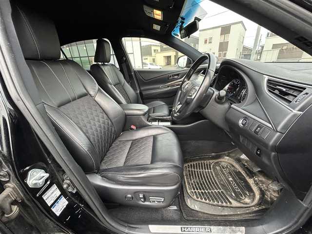 トヨタ ハリアー エレガンス 道央・札幌 2014(平26)年 7.9万km ブラック ４WD/ワンオーナー/寒冷地仕様/アルパインSDナビ/CD/DVD/BT/フルセグ/衝突被害軽減ブレーキ/横滑り防止装置/バックカメラ/ETC/ドライブレコーダー/ワイパーデアイサー/D席パワーシート/ハーフレザーシート/プッシュスタート/スマートキー/LEDヘッドライト/オートライト/電動格納ミラー/ウィンカーミラー/純正フロアマット/スペアキー