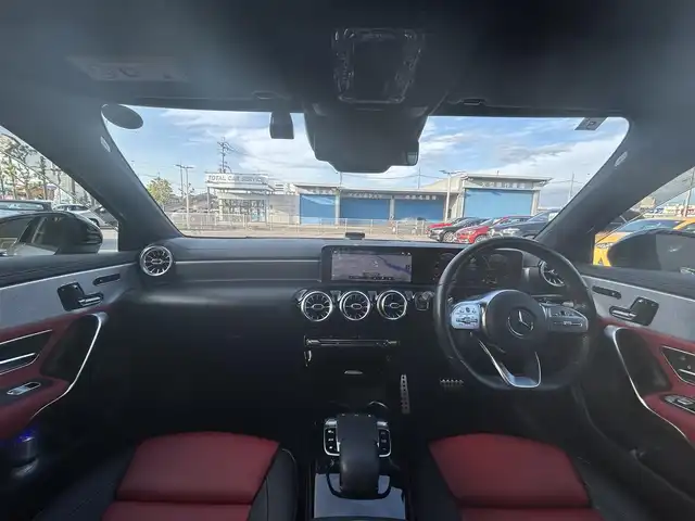 メルセデス・ベンツ Ａ２００ｄ AMGライン 滋賀県 2019(令1)年 2.9万km イリジウムシルバー アドバンスドパッケージ/レザーエクスクルーシブパッケージ/パノラマスライディングルーフ/ツートンカラーレザーシート/シートヒーター/３６０°カメラ/ETC/フルセグテレビ/アイドリングストップ/プッシュスタート/A-stop/ヘッドアップディスプレイ/純正AW１８インチ/純正ナビ
