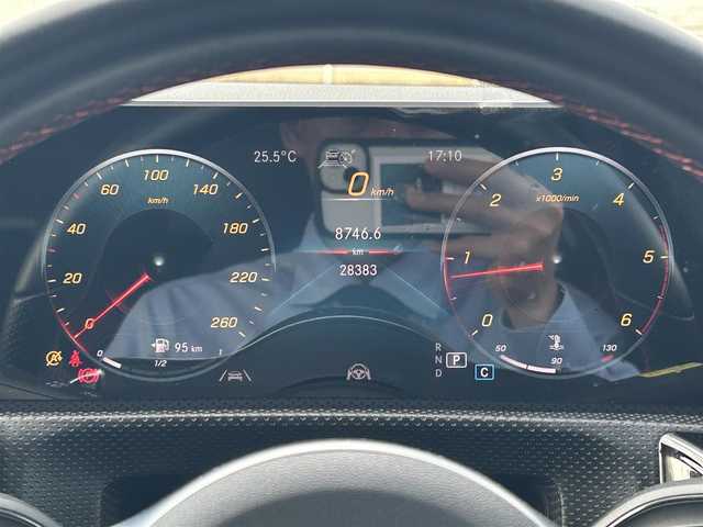メルセデス・ベンツ Ａ２００ｄ AMGライン 滋賀県 2019(令1)年 2.9万km イリジウムシルバー アドバンスドパッケージ/レザーエクスクルーシブパッケージ/パノラマスライディングルーフ/ツートンカラーレザーシート/シートヒーター/３６０°カメラ/ETC/フルセグテレビ/アイドリングストップ/プッシュスタート/A-stop/ヘッドアップディスプレイ/純正AW１８インチ/純正ナビ