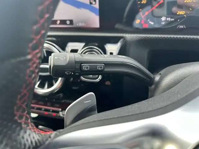 メルセデス・ベンツ Ａ２００ｄ AMGライン 滋賀県 2019(令1)年 2.9万km イリジウムシルバー アドバンスドパッケージ/レザーエクスクルーシブパッケージ/パノラマスライディングルーフ/ツートンカラーレザーシート/シートヒーター/３６０°カメラ/ETC/フルセグテレビ/アイドリングストップ/プッシュスタート/A-stop/ヘッドアップディスプレイ/純正AW１８インチ/純正ナビ