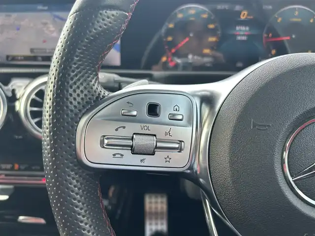 メルセデス・ベンツ Ａ２００ｄ AMGライン 滋賀県 2019(令1)年 2.9万km イリジウムシルバー アドバンスドパッケージ/レザーエクスクルーシブパッケージ/パノラマスライディングルーフ/ツートンカラーレザーシート/シートヒーター/３６０°カメラ/ETC/フルセグテレビ/アイドリングストップ/プッシュスタート/A-stop/ヘッドアップディスプレイ/純正AW１８インチ/純正ナビ