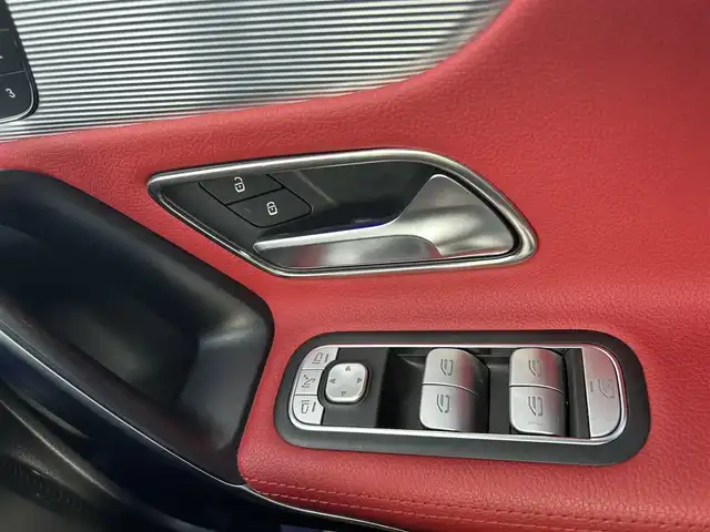 メルセデス・ベンツ Ａ２００ｄ AMGライン 滋賀県 2019(令1)年 2.9万km イリジウムシルバー アドバンスドパッケージ/レザーエクスクルーシブパッケージ/パノラマスライディングルーフ/ツートンカラーレザーシート/シートヒーター/３６０°カメラ/ETC/フルセグテレビ/アイドリングストップ/プッシュスタート/A-stop/ヘッドアップディスプレイ/純正AW１８インチ/純正ナビ