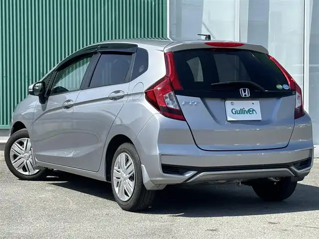 ホンダ フィット 13G L ホンダセンシング 福岡県 2017(平29)年 1.7万km ルナシルバーM ホンダセンシング/盗難防止システム/レーンキープアシスト/コーナーセンサー/エアバック（W＋サイド）/純正ナビ/バック車外カメラ/ビルドインETC/USB接続/ミュージックプレイヤー接続（ipod.AppleCarPlay）/bluetooth/フルセグTV/12V180WMAXソケット/純正フロアマット/フルフラットシート/オートマッチクハイビーム/アイドリングストップ