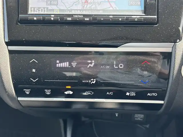 ホンダ フィット 13G L ホンダセンシング 福岡県 2017(平29)年 1.7万km ルナシルバーM ホンダセンシング/盗難防止システム/レーンキープアシスト/コーナーセンサー/エアバック（W＋サイド）/純正ナビ/バック車外カメラ/ビルドインETC/USB接続/ミュージックプレイヤー接続（ipod.AppleCarPlay）/bluetooth/フルセグTV/12V180WMAXソケット/純正フロアマット/フルフラットシート/オートマッチクハイビーム/アイドリングストップ