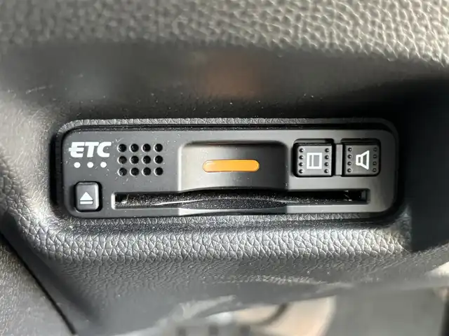 ホンダ フィット 13G L ホンダセンシング 福岡県 2017(平29)年 1.7万km ルナシルバーM ホンダセンシング/盗難防止システム/レーンキープアシスト/コーナーセンサー/エアバック（W＋サイド）/純正ナビ/バック車外カメラ/ビルドインETC/USB接続/ミュージックプレイヤー接続（ipod.AppleCarPlay）/bluetooth/フルセグTV/12V180WMAXソケット/純正フロアマット/フルフラットシート/オートマッチクハイビーム/アイドリングストップ