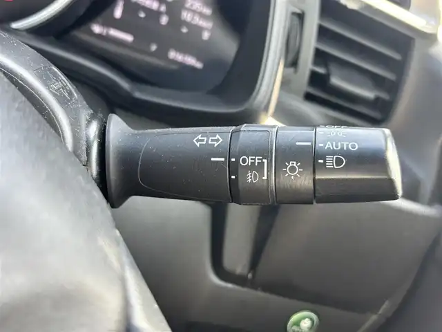 ホンダ フィット 13G L ホンダセンシング 福岡県 2017(平29)年 1.7万km ルナシルバーM ホンダセンシング/盗難防止システム/レーンキープアシスト/コーナーセンサー/エアバック（W＋サイド）/純正ナビ/バック車外カメラ/ビルドインETC/USB接続/ミュージックプレイヤー接続（ipod.AppleCarPlay）/bluetooth/フルセグTV/12V180WMAXソケット/純正フロアマット/フルフラットシート/オートマッチクハイビーム/アイドリングストップ