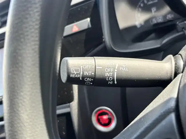 ホンダ フィット 13G L ホンダセンシング 福岡県 2017(平29)年 1.7万km ルナシルバーM ホンダセンシング/盗難防止システム/レーンキープアシスト/コーナーセンサー/エアバック（W＋サイド）/純正ナビ/バック車外カメラ/ビルドインETC/USB接続/ミュージックプレイヤー接続（ipod.AppleCarPlay）/bluetooth/フルセグTV/12V180WMAXソケット/純正フロアマット/フルフラットシート/オートマッチクハイビーム/アイドリングストップ