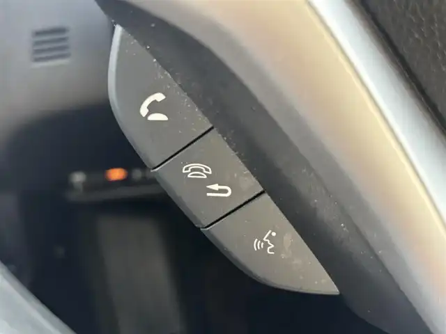 ホンダ フィット 13G L ホンダセンシング 福岡県 2017(平29)年 1.7万km ルナシルバーM ホンダセンシング/盗難防止システム/レーンキープアシスト/コーナーセンサー/エアバック（W＋サイド）/純正ナビ/バック車外カメラ/ビルドインETC/USB接続/ミュージックプレイヤー接続（ipod.AppleCarPlay）/bluetooth/フルセグTV/12V180WMAXソケット/純正フロアマット/フルフラットシート/オートマッチクハイビーム/アイドリングストップ