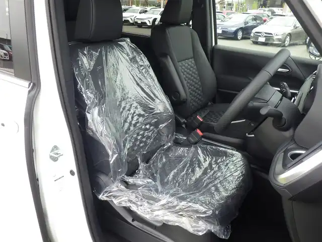 トヨタ ヴォクシー ハイブリッド S－Z 千葉県 2025(令7)年 0.1万km未満 ホワイトパールクリスタルシャイン Toyota Safety Sense/・プリクラッシュセーフティ/・レーンディパーチャーアラート/・オートハイビーム/・レーダークルーズコントロール/パワーバックドア/両側パワースライドドア/左ユニバーサルステップ/ハーフレザーシート/前席シートヒーター/10.5インチ純正コネクティッドナビ/地デジTV/【DVD/CD再生機能　Bluetooth接続】/バックカメラ/革巻きステアリング/ステアリングスイッチ/ETC（2.0）/LEDヘッドライト/ウインカーミラー/クリアランスソナー/純正16インチアルミホイル/サイド/カーテンエアバッグ/スマートキー
