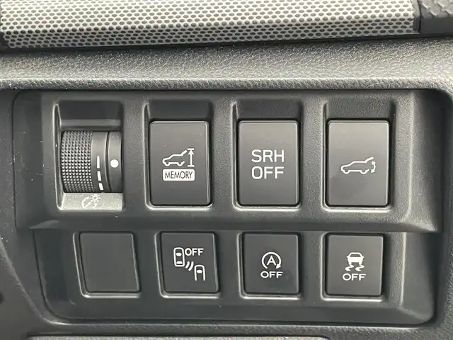 スバル フォレスター プレミアム 滋賀県 2018(平30)年 9.1万km クリスタルホワイトP 禁煙車/純正ナビ/【CD/DVD/Bluetooth/HDMI/フルセグTV】/バックモニター/フロントビューモニター/ＥＴＣ/ドライブレコーダー/スマートリヤビューミラー/パワーバックドア/ルーフレール/アイサイトコアテクノロジー/・プリクラッシュブレーキ/・後退時ブレーキアシスト/・AT誤発進抑制制御/AT誤後進抑制制御/・ツーリングアシスト/・前車速追従機能付クルーズコントロール/・車線逸脱抑制/車線逸脱警報/・ふらつき警報/・先行車発進お知らせ機能/アイサイトセイフティプラス/・スバルリヤビークルディテクション/・アダプティブドライビングビーム/ハーフレザーシート/パワーシート/シートヒーター/ステアリングヒーター/ＬＥＤライト/パドルシフト/スマートキー