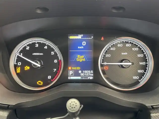 スバル フォレスター プレミアム 滋賀県 2018(平30)年 9.1万km クリスタルホワイトP 禁煙車/純正ナビ/【CD/DVD/Bluetooth/HDMI/フルセグTV】/バックモニター/フロントビューモニター/ＥＴＣ/ドライブレコーダー/スマートリヤビューミラー/パワーバックドア/ルーフレール/アイサイトコアテクノロジー/・プリクラッシュブレーキ/・後退時ブレーキアシスト/・AT誤発進抑制制御/AT誤後進抑制制御/・ツーリングアシスト/・前車速追従機能付クルーズコントロール/・車線逸脱抑制/車線逸脱警報/・ふらつき警報/・先行車発進お知らせ機能/アイサイトセイフティプラス/・スバルリヤビークルディテクション/・アダプティブドライビングビーム/ハーフレザーシート/パワーシート/シートヒーター/ステアリングヒーター/ＬＥＤライト/パドルシフト/スマートキー