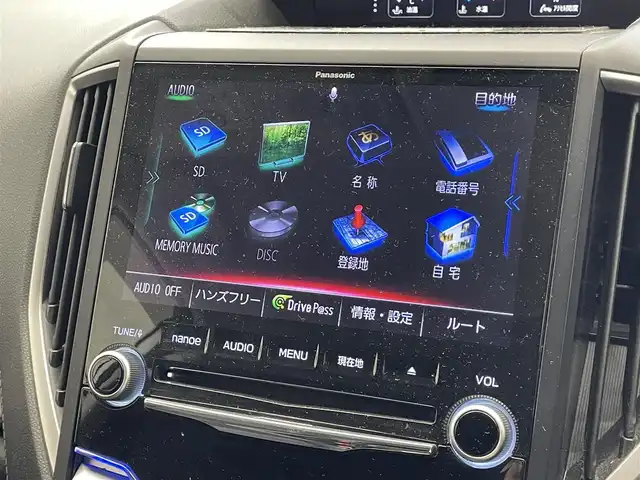 スバル フォレスター プレミアム 滋賀県 2018(平30)年 9.1万km クリスタルホワイトP 禁煙車/純正ナビ/【CD/DVD/Bluetooth/HDMI/フルセグTV】/バックモニター/フロントビューモニター/ＥＴＣ/ドライブレコーダー/スマートリヤビューミラー/パワーバックドア/ルーフレール/アイサイトコアテクノロジー/・プリクラッシュブレーキ/・後退時ブレーキアシスト/・AT誤発進抑制制御/AT誤後進抑制制御/・ツーリングアシスト/・前車速追従機能付クルーズコントロール/・車線逸脱抑制/車線逸脱警報/・ふらつき警報/・先行車発進お知らせ機能/アイサイトセイフティプラス/・スバルリヤビークルディテクション/・アダプティブドライビングビーム/ハーフレザーシート/パワーシート/シートヒーター/ステアリングヒーター/ＬＥＤライト/パドルシフト/スマートキー