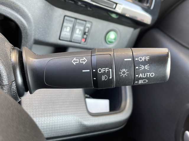 ホンダ ステップワゴン スパーダ ホンダセンシング 静岡県 2018(平30)年 5.4万km プラチナホワイトパール 純正ナビ/・CD/DVD/・SD/・Bluetooth/・USB/・フルセグTV/・Music Rack/・iPod/ホンダセンシング/●衝突軽減ブレーキ〈CMBS〉/●誤発進抑制機能/●歩行者事故低減ステアリング/●路外逸脱抑制機能/●ACC〈アダプティブ・クルーズ・コントロール〉/●LKAS〈車線維持支援システム〉/●先行車発進お知らせ機能/●標識認識機能/主要装備/・バックカメラ/・前後ドライブレコーダー/・後席フリップダウンモニター/・両側パワースライドドア/・ＬＥＤヘッドライト/・パドルシフト/・アイドリングストップ/・純正１６インチＡＷ/・わくわくゲート