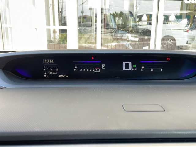 ホンダ ステップワゴン スパーダ ホンダセンシング 静岡県 2018(平30)年 5.4万km プラチナホワイトパール 純正ナビ/・CD/DVD/・SD/・Bluetooth/・USB/・フルセグTV/・Music Rack/・iPod/ホンダセンシング/●衝突軽減ブレーキ〈CMBS〉/●誤発進抑制機能/●歩行者事故低減ステアリング/●路外逸脱抑制機能/●ACC〈アダプティブ・クルーズ・コントロール〉/●LKAS〈車線維持支援システム〉/●先行車発進お知らせ機能/●標識認識機能/主要装備/・バックカメラ/・前後ドライブレコーダー/・後席フリップダウンモニター/・両側パワースライドドア/・ＬＥＤヘッドライト/・パドルシフト/・アイドリングストップ/・純正１６インチＡＷ/・わくわくゲート