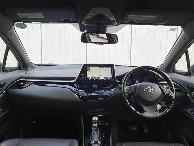トヨタ Ｃ－ＨＲ G 山梨県 2017(平29)年 7.9万km ブラックマイカ 純正9インチSDナビ(NSZT-Y66T)/純正CD/DVD/Bluetooth接続/フルセグTV/バックカメラ/ETC/前席シートヒーター/ハーフレザー調シート/プリクラッシュセーフティシステム/レーンキープアシスト/ブラインドスポットモニター/オートマチックハイビーム/スペアキー1本/取扱説明書/保証書