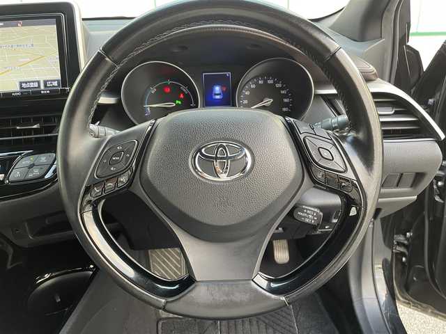 トヨタ Ｃ－ＨＲ G 山梨県 2017(平29)年 7.9万km ブラックマイカ 純正9インチSDナビ(NSZT-Y66T)/純正CD/DVD/Bluetooth接続/フルセグTV/バックカメラ/ETC/前席シートヒーター/ハーフレザー調シート/プリクラッシュセーフティシステム/レーンキープアシスト/ブラインドスポットモニター/オートマチックハイビーム/スペアキー1本/取扱説明書/保証書
