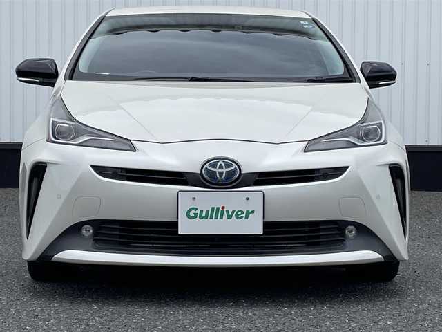 トヨタ プリウス Sツーリングセレクション 千葉県 2019(令1)年 4.4万km ホワイトパールクリスタルシャイン 純正９インチナビ/(フルセグTV BT CD DVD FM AM)/バックカメラ/衝突被害軽減システム/車線逸脱警報/クルーズコントロール/レザーシート/横滑り防止装置/ETC/ドライブレコーダー/アイドリングストップ/LEDヘッドライト/フォグランプ/オートライト/ウィンカーミラー/電動格納ミラー/純正17インチAW/シートヒーター/シートリフター/プッシュスタート/スマートキー/フロアマット/ドアバイザー