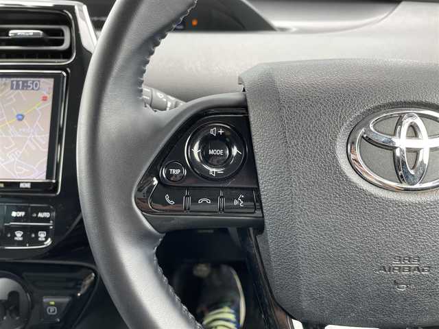 トヨタ プリウス Sツーリングセレクション 千葉県 2019(令1)年 4.4万km ホワイトパールクリスタルシャイン 純正９インチナビ/(フルセグTV BT CD DVD FM AM)/バックカメラ/衝突被害軽減システム/車線逸脱警報/クルーズコントロール/レザーシート/横滑り防止装置/ETC/ドライブレコーダー/アイドリングストップ/LEDヘッドライト/フォグランプ/オートライト/ウィンカーミラー/電動格納ミラー/純正17インチAW/シートヒーター/シートリフター/プッシュスタート/スマートキー/フロアマット/ドアバイザー