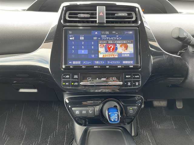 トヨタ プリウス Sツーリングセレクション 千葉県 2019(令1)年 4.4万km ホワイトパールクリスタルシャイン 純正９インチナビ/(フルセグTV BT CD DVD FM AM)/バックカメラ/衝突被害軽減システム/車線逸脱警報/クルーズコントロール/レザーシート/横滑り防止装置/ETC/ドライブレコーダー/アイドリングストップ/LEDヘッドライト/フォグランプ/オートライト/ウィンカーミラー/電動格納ミラー/純正17インチAW/シートヒーター/シートリフター/プッシュスタート/スマートキー/フロアマット/ドアバイザー