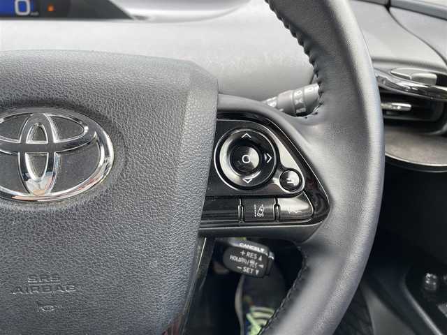 トヨタ プリウス Sツーリングセレクション 千葉県 2019(令1)年 4.4万km ホワイトパールクリスタルシャイン 純正９インチナビ/(フルセグTV BT CD DVD FM AM)/バックカメラ/衝突被害軽減システム/車線逸脱警報/クルーズコントロール/レザーシート/横滑り防止装置/ETC/ドライブレコーダー/アイドリングストップ/LEDヘッドライト/フォグランプ/オートライト/ウィンカーミラー/電動格納ミラー/純正17インチAW/シートヒーター/シートリフター/プッシュスタート/スマートキー/フロアマット/ドアバイザー
