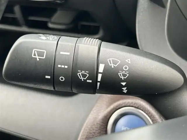 トヨタ ヤリスクロス ハイブリッド Z 熊本県 2022(令4)年 5.2万km ブラックマイカ/ホワイトパールクリスタルシャイン 2トーン 純正ディスプレイオーディオ/・ナビ/AM/FM/USB/BT/・フルセグTV/全周囲カメラ/・フロント/バック/サイド/トヨタセーフティセンス/・レーントレーシングアシスト/・プロアクティブドライビングアシスト/・ロードサインアシスト/・リヤクロストラフィックアラート/・ブラインドスポットモニター/・パーキングサポートブレーキ/・オートマチックハイビーム/クリアランスソナー/レーダークルーズコントロール/前後コーナーセンサー/ETC2.0/革巻きステアリング/・ステアリングリモコン/ハーフレザーシート/・D席パワーシート/・D/N席シートヒーター/電動格納ミラー/・ウィンカーミラー/オートライト/・LEDライト/・ヘッドライトレベライザー/電動サイドブレーキ/・ホールドボタン/純正ドアバイザー/純正アルミホイール/純正フロアマット/スマートキー