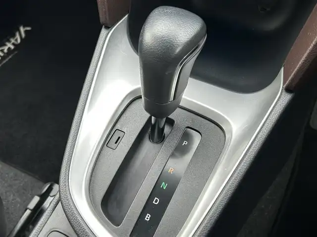 トヨタ ヤリスクロス ハイブリッド Z 熊本県 2022(令4)年 5.2万km ブラックマイカ/ホワイトパールクリスタルシャイン 2トーン 純正ディスプレイオーディオ/・ナビ/AM/FM/USB/BT/・フルセグTV/全周囲カメラ/・フロント/バック/サイド/トヨタセーフティセンス/・レーントレーシングアシスト/・プロアクティブドライビングアシスト/・ロードサインアシスト/・リヤクロストラフィックアラート/・ブラインドスポットモニター/・パーキングサポートブレーキ/・オートマチックハイビーム/クリアランスソナー/レーダークルーズコントロール/前後コーナーセンサー/ETC2.0/革巻きステアリング/・ステアリングリモコン/ハーフレザーシート/・D席パワーシート/・D/N席シートヒーター/電動格納ミラー/・ウィンカーミラー/オートライト/・LEDライト/・ヘッドライトレベライザー/電動サイドブレーキ/・ホールドボタン/純正ドアバイザー/純正アルミホイール/純正フロアマット/スマートキー