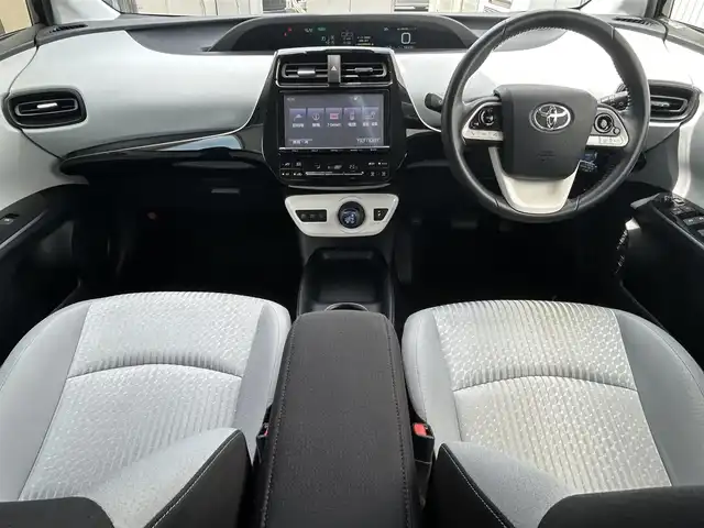 トヨタ プリウス S 福島県 2016(平28)年 5.5万km アティチュードブラックマイカ 4WD/純正9inSDナビ/　【フルセグ/CD/DVD/BT/USB/SD/HDMI】/社外エアロ（F/R/S）/トヨタセーフティセンス/バックカメラ/ステアリングスイッチ/レーダークルーズコントロール/ビルトインETC/LEDヘッドライト（AUTO機能付き）/　・フォグランプ/オートマチックハイビーム/レーンキープアシスト/横滑り防止機能/純正フロアマット/純正ドアバイザー