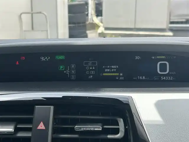 トヨタ プリウス S 福島県 2016(平28)年 5.5万km アティチュードブラックマイカ 4WD/純正9inSDナビ/　【フルセグ/CD/DVD/BT/USB/SD/HDMI】/社外エアロ（F/R/S）/トヨタセーフティセンス/バックカメラ/ステアリングスイッチ/レーダークルーズコントロール/ビルトインETC/LEDヘッドライト（AUTO機能付き）/　・フォグランプ/オートマチックハイビーム/レーンキープアシスト/横滑り防止機能/純正フロアマット/純正ドアバイザー