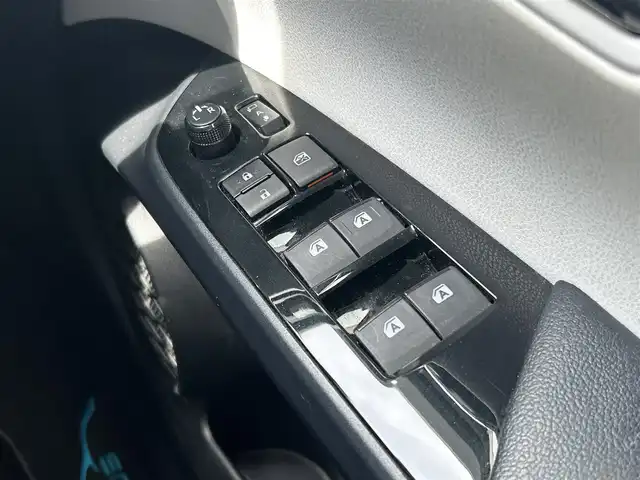 トヨタ プリウス S 福島県 2016(平28)年 5.5万km アティチュードブラックマイカ 4WD/純正9inSDナビ/　【フルセグ/CD/DVD/BT/USB/SD/HDMI】/社外エアロ（F/R/S）/トヨタセーフティセンス/バックカメラ/ステアリングスイッチ/レーダークルーズコントロール/ビルトインETC/LEDヘッドライト（AUTO機能付き）/　・フォグランプ/オートマチックハイビーム/レーンキープアシスト/横滑り防止機能/純正フロアマット/純正ドアバイザー