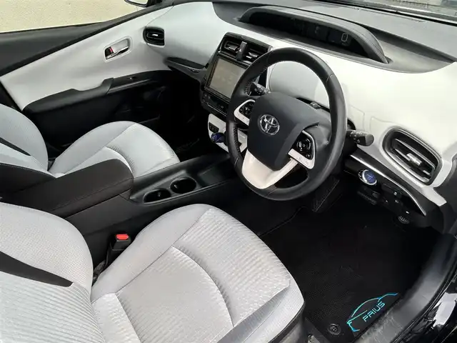 トヨタ プリウス S 福島県 2016(平28)年 5.5万km アティチュードブラックマイカ 4WD/純正9inSDナビ/　【フルセグ/CD/DVD/BT/USB/SD/HDMI】/社外エアロ（F/R/S）/トヨタセーフティセンス/バックカメラ/ステアリングスイッチ/レーダークルーズコントロール/ビルトインETC/LEDヘッドライト（AUTO機能付き）/　・フォグランプ/オートマチックハイビーム/レーンキープアシスト/横滑り防止機能/純正フロアマット/純正ドアバイザー
