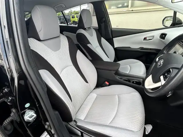 トヨタ プリウス S 福島県 2016(平28)年 5.5万km アティチュードブラックマイカ 4WD/純正9inSDナビ/　【フルセグ/CD/DVD/BT/USB/SD/HDMI】/社外エアロ（F/R/S）/トヨタセーフティセンス/バックカメラ/ステアリングスイッチ/レーダークルーズコントロール/ビルトインETC/LEDヘッドライト（AUTO機能付き）/　・フォグランプ/オートマチックハイビーム/レーンキープアシスト/横滑り防止機能/純正フロアマット/純正ドアバイザー