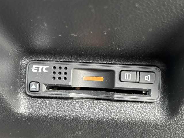 ホンダ シャトル ハイブリッド Z スタイルエディション 宮城県 2016(平28)年 6.9万km ホワイトオーキッドパール 登録時走行距離６８１０２ｋｍ/クルーズコントロール/バックカメラ/社外ナビ/・フルセグテレビ/・Bluetooth/・CD/DVD/・ＡＭ/FM/後席モニター/クリアランスソナー/横滑り防止機能/パドルシフト/ＥＣＯＮ/オートライト/ＥＴＣ/シートヒーター/プッシュスタート/スマートキー/LEDヘッドライト/ドアバイザー/フォグランプ/ウインカーミラー/電格ミラー
