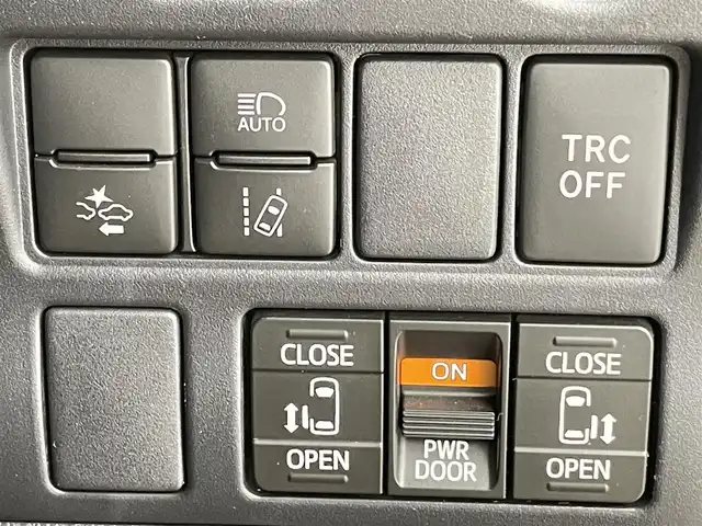 トヨタ ヴォクシー ハイブリッド ZS 煌Ⅱ 千葉県 2020(令2)年 4万km ホワイトパールクリスタルシャイン 禁煙車　/社外10型ナビ/フルセグTV/　Bluetooth/CD/DVD/衝突軽減システム　/両側パワースライドドア　/クリアランスソナー　/パーキングサポートブレーキ　/レーンディパーチャーアラート　/先行車発進お知らせ　/バックカメラ　/席ヒーター/クルーズコントロール/LEDオートヘッドライト/革巻きステアリング/ステアリングスイッチ/純正アルミホイール