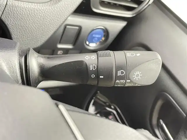 トヨタ ヴォクシー ハイブリッド ZS 煌Ⅱ 千葉県 2020(令2)年 4万km ホワイトパールクリスタルシャイン 禁煙車　/社外10型ナビ/フルセグTV/　Bluetooth/CD/DVD/衝突軽減システム　/両側パワースライドドア　/クリアランスソナー　/パーキングサポートブレーキ　/レーンディパーチャーアラート　/先行車発進お知らせ　/バックカメラ　/席ヒーター/クルーズコントロール/LEDオートヘッドライト/革巻きステアリング/ステアリングスイッチ/純正アルミホイール