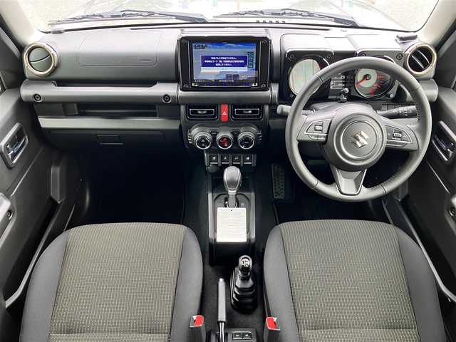 スズキ ジムニー XC 静岡県 2024(令6)年 0.2万km ミディアムグレー エンジンスタートボタン/パワーステアリング/パワーウィンドウ/アイドリングストップ/スマートキー/オートエアコン/クルーズコントロール/8インチナビ（CD/DVD/BT/フルセグ）/ドライブレコーダー全方位/純正フロアマット/純正アルミホイール/D席N席シートヒーター/背面タイヤ/ABS/横滑り防止装置/コーナーセンサー/センターデフロック/レーンキープアシスト/オートライト/オートマチックハイビーム/ダウンヒルアシストコントロール/LEDヘッドライト/W＋サイドエアバック/衝突軽減システム