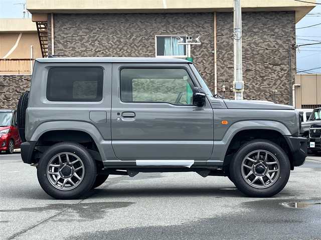 スズキ ジムニー XC 静岡県 2024(令6)年 0.2万km ミディアムグレー エンジンスタートボタン/パワーステアリング/パワーウィンドウ/アイドリングストップ/スマートキー/オートエアコン/クルーズコントロール/8インチナビ（CD/DVD/BT/フルセグ）/ドライブレコーダー全方位/純正フロアマット/純正アルミホイール/D席N席シートヒーター/背面タイヤ/ABS/横滑り防止装置/コーナーセンサー/センターデフロック/レーンキープアシスト/オートライト/オートマチックハイビーム/ダウンヒルアシストコントロール/LEDヘッドライト/W＋サイドエアバック/衝突軽減システム