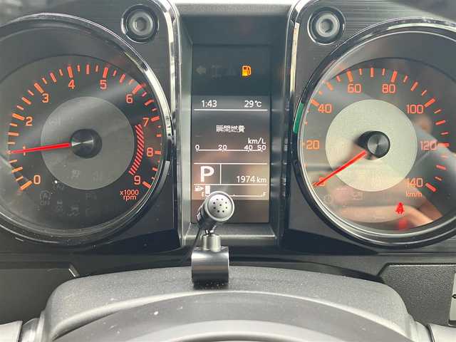 スズキ ジムニー XC 静岡県 2024(令6)年 0.2万km ミディアムグレー エンジンスタートボタン/パワーステアリング/パワーウィンドウ/アイドリングストップ/スマートキー/オートエアコン/クルーズコントロール/8インチナビ（CD/DVD/BT/フルセグ）/ドライブレコーダー全方位/純正フロアマット/純正アルミホイール/D席N席シートヒーター/背面タイヤ/ABS/横滑り防止装置/コーナーセンサー/センターデフロック/レーンキープアシスト/オートライト/オートマチックハイビーム/ダウンヒルアシストコントロール/LEDヘッドライト/W＋サイドエアバック/衝突軽減システム