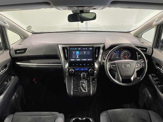 トヨタ アルファード S Aパッケージ 愛知県 2018(平30)年 5.8万km ブラック 純正１０インチナビ　/（AM/FM/CD・DVD再生/フルセグTV/SD/Bluetooth)/純正フリップダウンモニター　/トヨタセーフティセンス　/　　-プリクラッシュセーフティ/　　-レーントレーニングアシスト/　　-ロードサインアシスト/　　-先行車発進告知機能/　　-クリアランスソナー/　　-オートマチックハイビーム/レーダークルーズコントロール　/ＡＣ１００Ｖ　/両側パワースライドドア　/ビルトインＥＴＣ　/LEDヘッドライト/LEDフォグランプ/バックカメラ/プッシュスタート/　　-スマートキー/オットマン