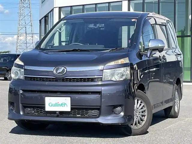 トヨタ ヴォクシー X Lエディション 道央・札幌 2012(平24)年 16.1万km ダークバイオレットマイカメタリック ４WD/ワンオーナー/寒冷地仕様/社外SDナビ/CD/DVD/BT/フルセグ/センターデフロック/バックカメラ/ETC/ドライブレコーダー/ECOMODE/ワイパーデアイサー/片側パワースライドドア/革巻きウッドコンビステアリング/ステアリングリモコン/MTモード付AT/プッシュスタート/スマートキー/HIDヘッドライト/オートライト/電動格納ミラー/ウィンカーミラー/純正フロアマット/ドアバイザー/スペアキー/社外エンジンスターター/純正SDナビ積込/純正ステアリング積込