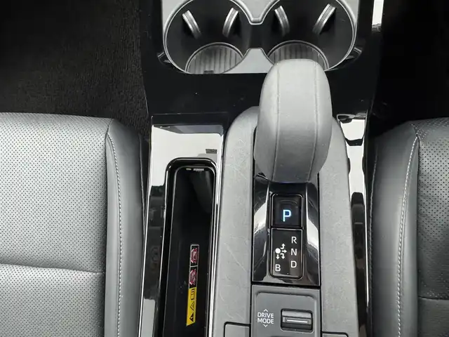 トヨタ プリウス Z 愛知県 2023(令5)年 4.1万km ホワイトパールクリスタルシャイン トヨタセーフティーセンス/・オートマチックハイビーム/・プリクラッシュセーフティー/・レーンアシスト/・レーンディパラーチャー/・ロードサインアシスト/・先行発進警告システム/・レーダークルーズコントロール/・BSM/・クリアランスソナー/12.3インチディスプレイオーディオ/・フルセグTV/・Bluetooth/・AppleCarPlay/パノラマルーフ/置くだけ充電/ETC2.0/パワーバックドア/革巻きステアリング/デジタルインナーミラー/シートヒーター/エアシート/電動パーキングシステム/AC100V/パワーシート