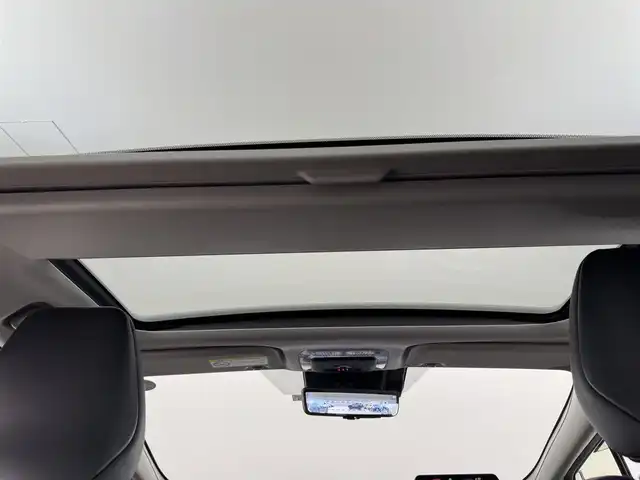 トヨタ プリウス Z 愛知県 2023(令5)年 4.1万km ホワイトパールクリスタルシャイン トヨタセーフティーセンス/・オートマチックハイビーム/・プリクラッシュセーフティー/・レーンアシスト/・レーンディパラーチャー/・ロードサインアシスト/・先行発進警告システム/・レーダークルーズコントロール/・BSM/・クリアランスソナー/12.3インチディスプレイオーディオ/・フルセグTV/・Bluetooth/・AppleCarPlay/パノラマルーフ/置くだけ充電/ETC2.0/パワーバックドア/革巻きステアリング/デジタルインナーミラー/シートヒーター/エアシート/電動パーキングシステム/AC100V/パワーシート