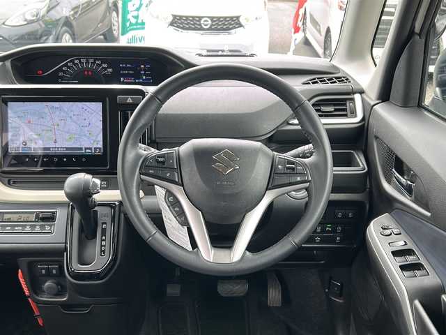 スズキ ソリオ HV MZ 愛知県 2022(令4)年 3.5万km ピュアホワイトP /禁煙車//ワンオーナー//純正ナビ・フルセグTV//全方位モニター//ETC//両側パワースライドドア//LEDオートライト//スズキセーフティサポート//前後ドライブレコーダー//アイドリングストップ//ステアスイッチ//前席シートヒーター//電動格納ミラーウインカー//デュアルカメラブレーキサポート//前後誤発進抑制制御//車線逸脱警報//ふらつき警報//先行車発進お知らせ//ハイビームアシスト//ACC//ドアバイザー//純正１５インチアルミ//純正フロアマット//新車保証書/取扱説明書//スペアキー