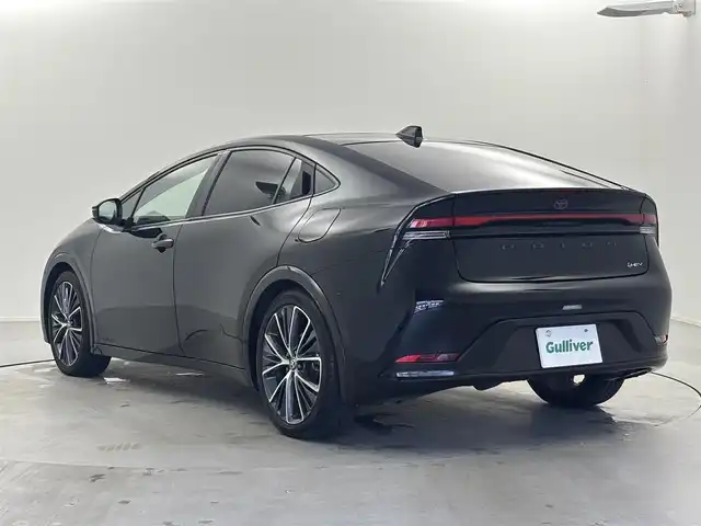 トヨタ プリウス Z 福井県 2023(令5)年 2万km アティチュードブラックマイカ 純正ディスプレイオーディオ　/アラウンドビューモニター/ガラスルーフ　/デジタルインナーミラー /ビルトインETC2.0/アダプティブクルーズコントロール　/トヨタセーフティーセンス　/置くだけ充電　/電動リアゲート　/電動パーキングブレーキ　/エアーシート/シートヒーター /ステアリングヒーター/運転席パワーシート/純正フォグ
