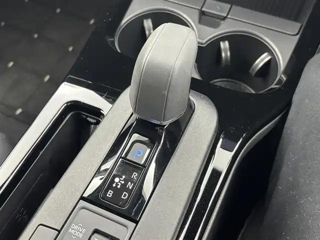 トヨタ プリウス Z 福井県 2023(令5)年 2万km アティチュードブラックマイカ 純正ディスプレイオーディオ　/アラウンドビューモニター/ガラスルーフ　/デジタルインナーミラー /ビルトインETC2.0/アダプティブクルーズコントロール　/トヨタセーフティーセンス　/置くだけ充電　/電動リアゲート　/電動パーキングブレーキ　/エアーシート/シートヒーター /ステアリングヒーター/運転席パワーシート/純正フォグ