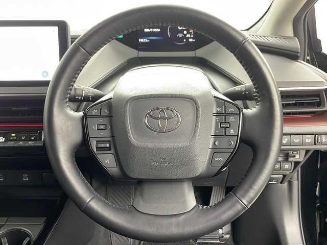 トヨタ プリウス Z 道央・札幌 2023(令5)年 2万km アティチュードブラックマイカ ・4WD/・純正ディスプレイオーディオ&TV&BT&Miracast　/・全方位カメラ/・サンルーフ/・パワーバックドア/・アダプティブクルーズコントロール　/・トヨタセーフティーセンス　/・デジタルインナーミラー /・運転席パワーシート/・前席ベンチレーション/・前席シートヒーター /・ステアリングヒーター/・ビルトインETC2.0/・置くだけ充電　　/・LEDヘッドライト/・オートライト/・オートハイビーム/・純正フォグ/・スマートキー